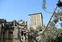 زنده پیدا شدن ٣ نفر از زیر آوار در یک منزل مسکونى