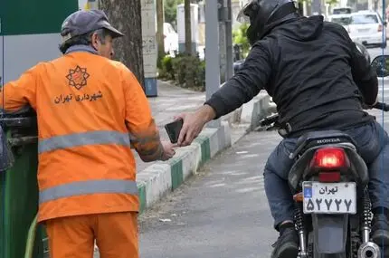لحظه سرقت موبایل یک پاکبان