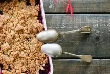 طرز تهیه کرامبل میوه‌ای؛ دسر ساده بریتانیایی با رویه ترد