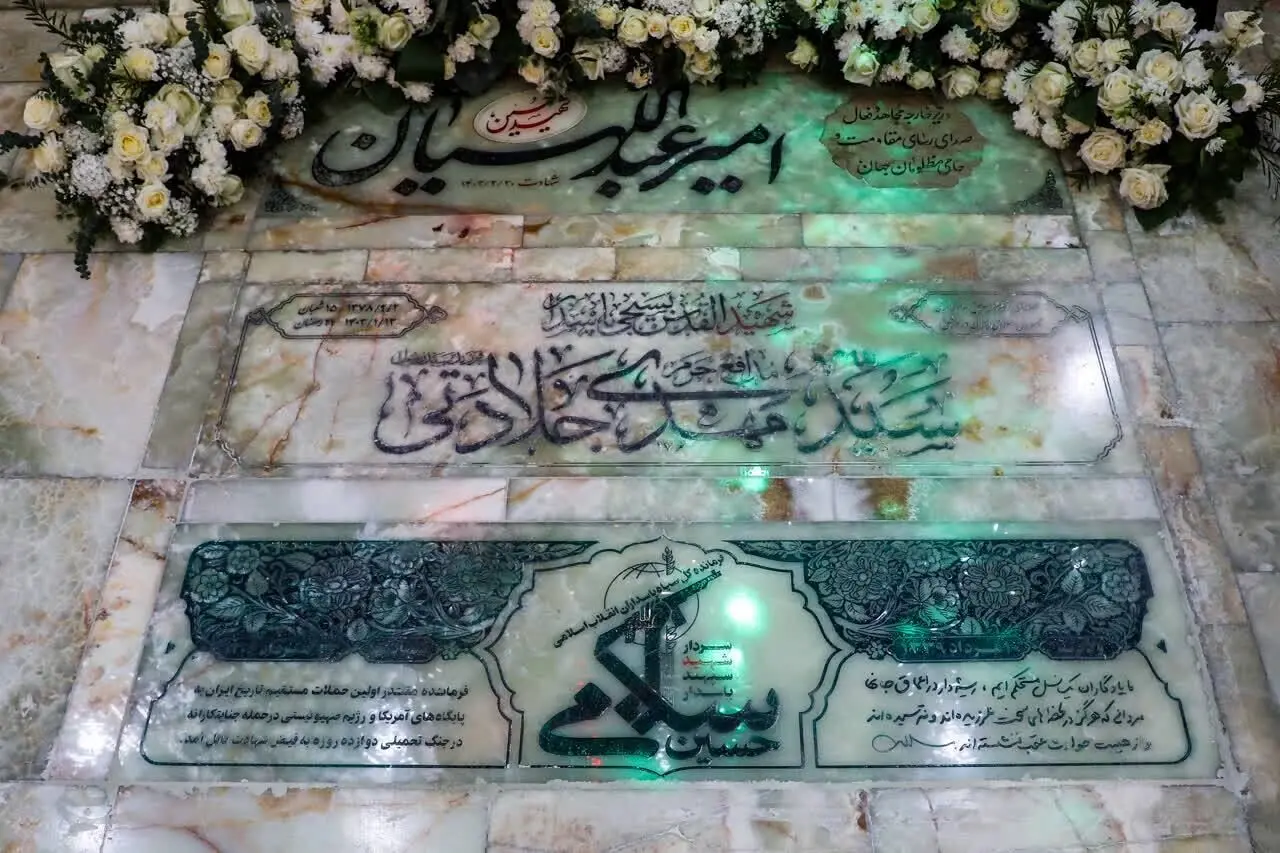 تصاویر؛ نصب سنگ قبر شهید سلامی