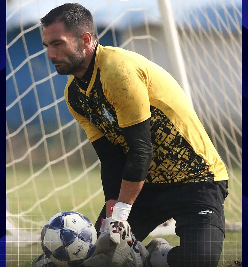 تلاش آدان برای نیمکت‌نشین کردن فرعباسی