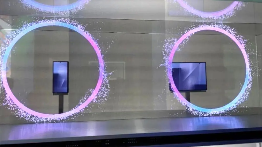 ببینید؛ گوشی تاشو سه‌تکه سامسونگ برای اولین بار رونمایی شد