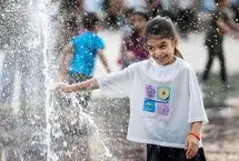 تصاویر؛ تابستان زیر باران فواره‌ها