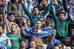 هجوم به ورودی‌های ورزشگاه اراک بعد از تکمیل ظرفیت 