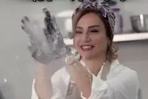 شبنم قلی‌خانی کیک تولد دوران کودکی خود را با دخترش پخت