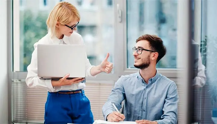 بازخورد مثبت زودهنگام، عملکرد کارکنان را بهبود می‏‌بخشد