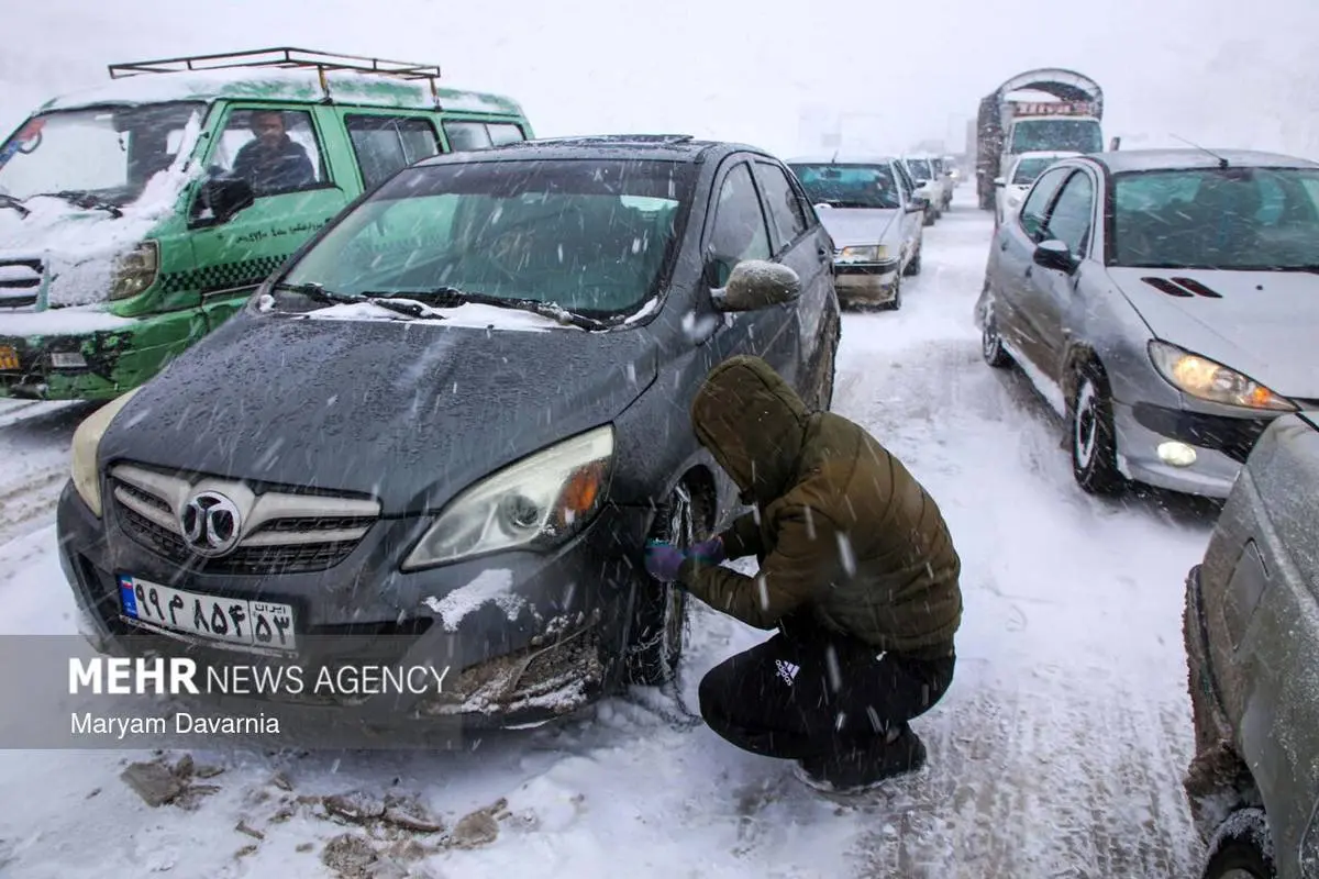 تصاویر؛ گیر کردن خودروها در گردنه برفی امین‌الله بجنورد 16