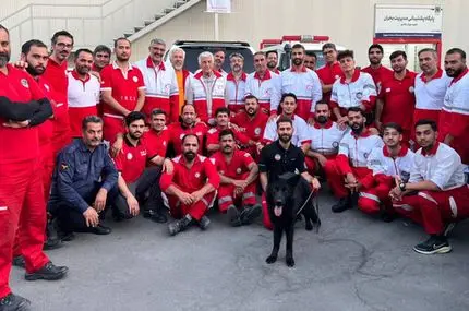 ببینید؛ حضور رضا کیانیان در جمع امدادگران هلال احمر