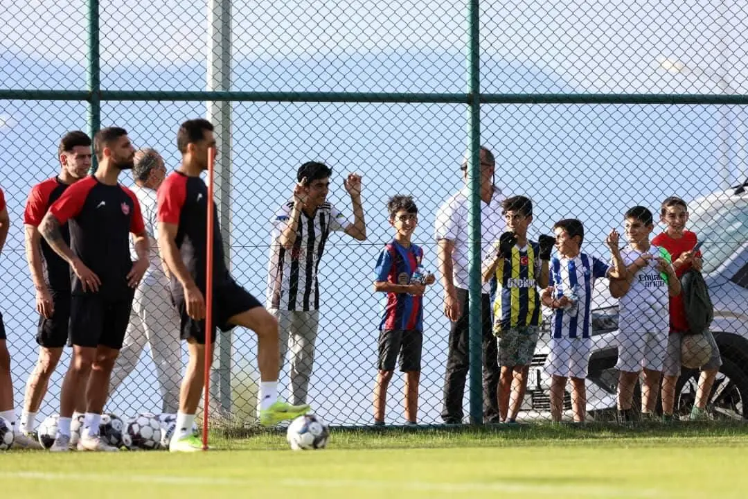 تماشاچیان ویژه تمرینات پرسپولیس در ترکیه