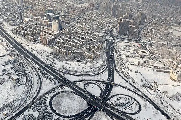 ارتفاع برف در تهران به ۳۵ سانت رسید/ برف سنگین در راه پایتخت

