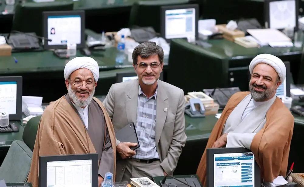اسامی امضاکنندگان طرح مجلس درباره فضای مجازی؛ از رسایی و کوچک‌زاده تا تقی‌پور و غضنفری
