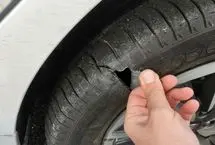 چگونه یک لاستیک پنچر را در ۲ دقیقه تعمیر کنیم؟