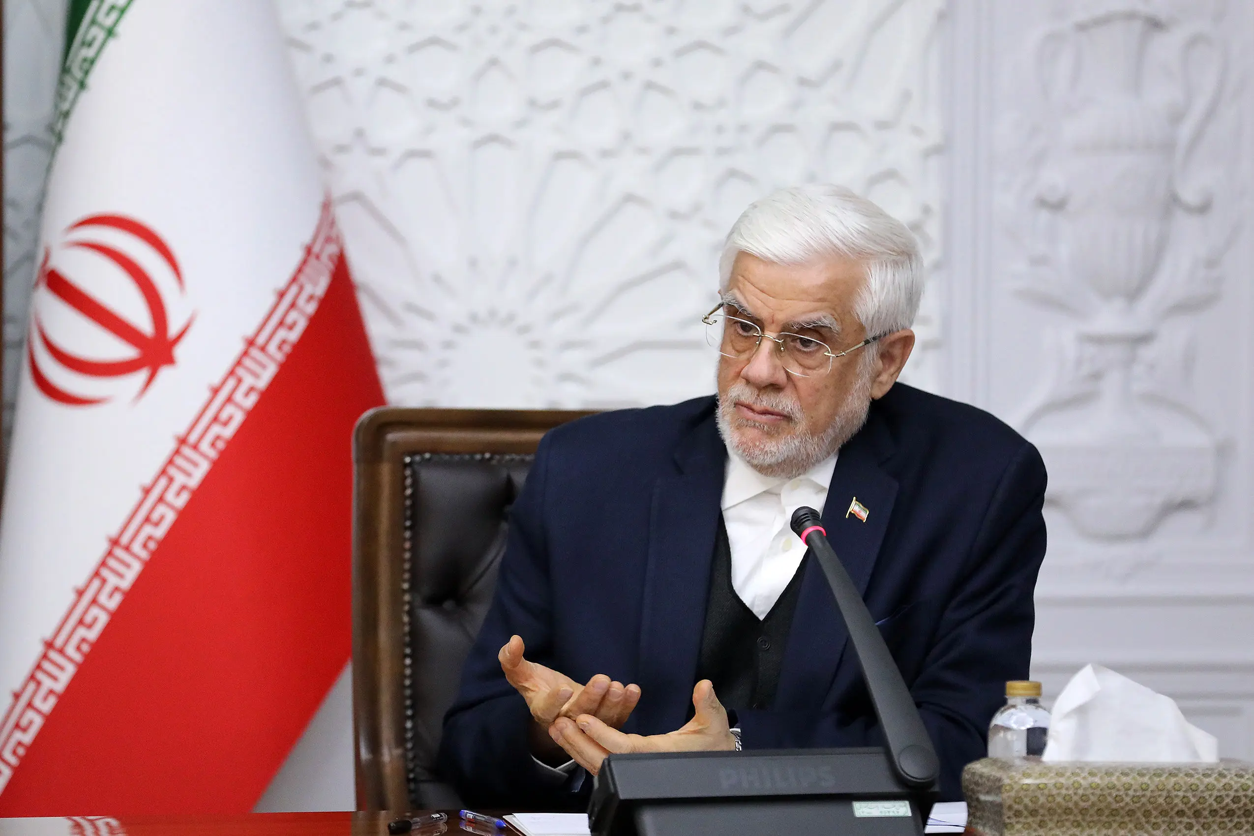 دستور عارف برای پیگیری فوری و گزارش حادثه آتش‌سوزی بازارچه غرب تهران
