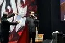 به آتش کشیدن نمادین متن تفاهم‌نامه ایران و آمریکا در یک تجمع شبانه