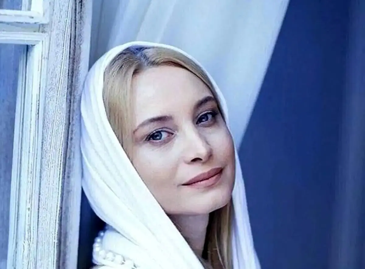 خاطره عجیب مریم کاویانی از انگشت زدن کیانوش عیاری در چای
