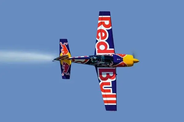 فرود و برخاست تاریخی هواپیما روی قطار در حال حرکت