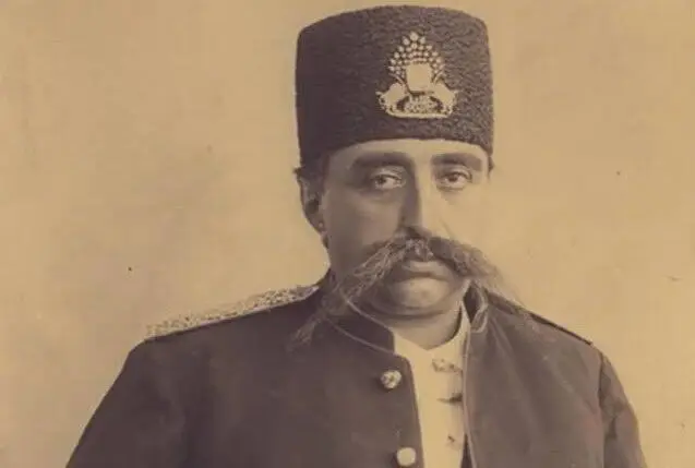 سفر زمان؛ مظفرالدین‌شاه در پاریس قبل از سوار شدن به کالسکه