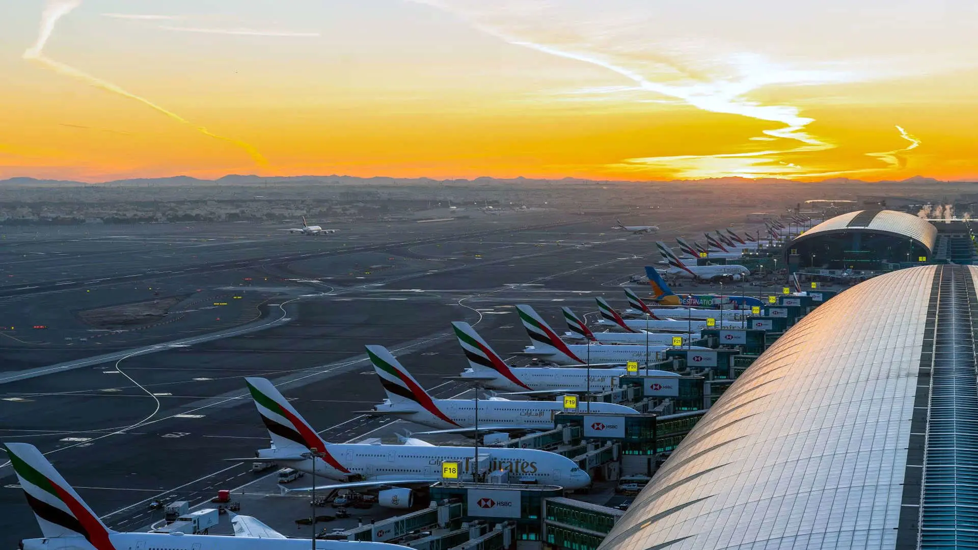 امارات «تمام پروازهای دوبی» را به حالت تعلیق درآورد
