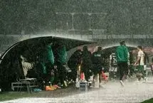 وقتی زمین فوتبال به استخر تبدیل شد!