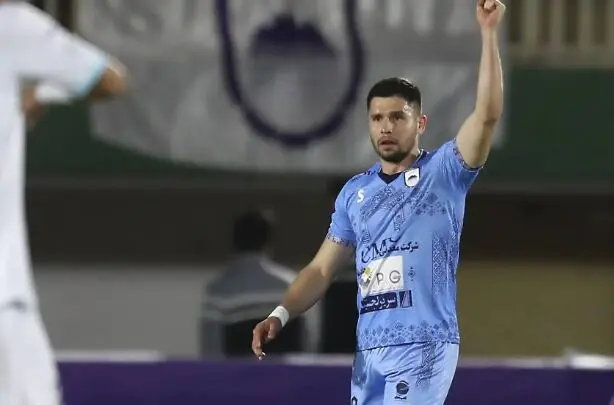 چشم امید گل‌گهر و پرسپولیس به کمیته انضباطی
