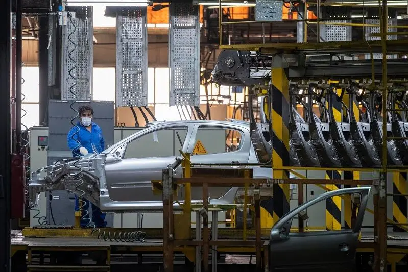 پزشکیان، ایران‌خودرو و سایپا را تهدید کرد