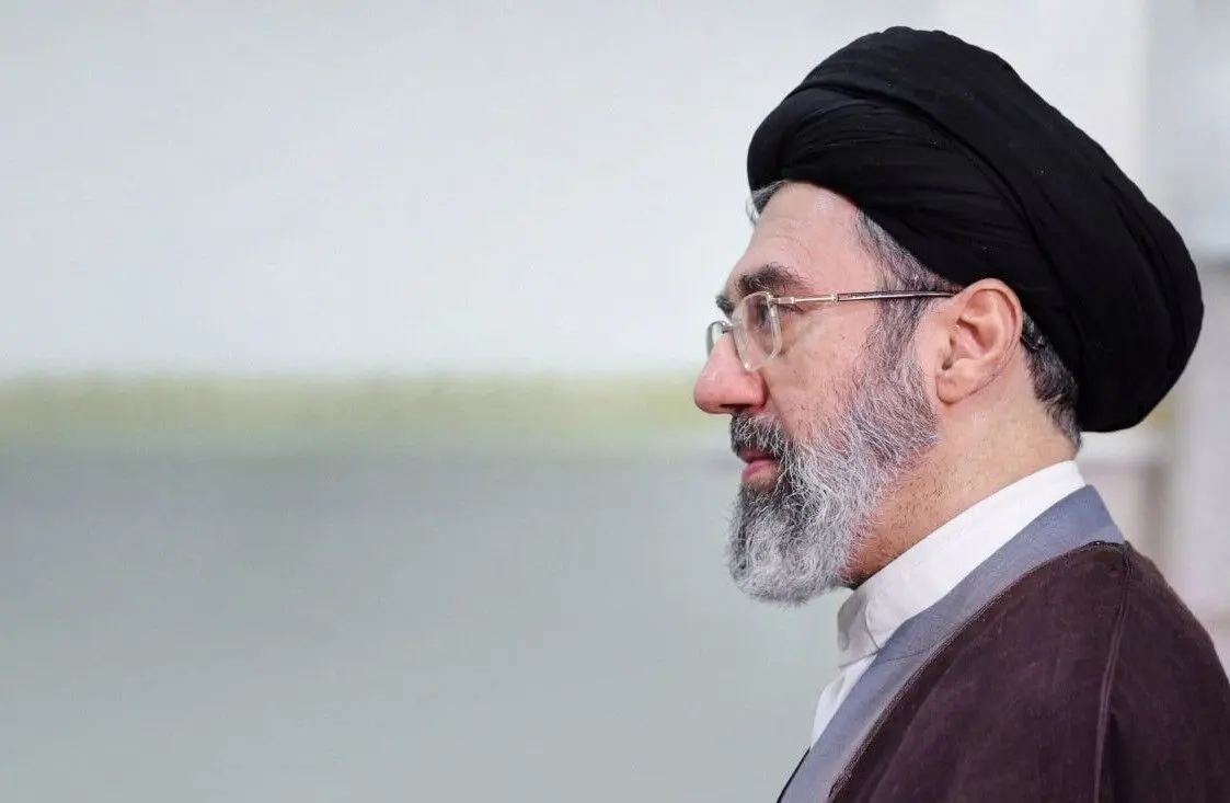 پیام رهبر انقلاب به مناسبت گرامیداشت روز جمهوری اسلامی ایران و روز طبیعت