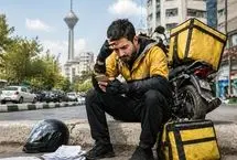 مصائب بی‌پایان پیک های موتوری/ جان می‌دهند تا نان ببرند