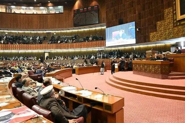 ورود غیر منتظره یک الاغ به پارلمان پاکستان 