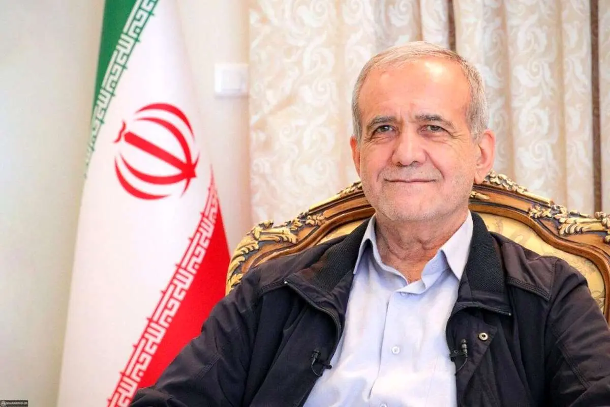 تصویر؛ مسعود پزشکیان روی پوستر تیم فوتبال در پلیآف