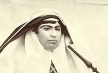 عکس آتلیه‌ای زن قاجاری با قلیان فلزی