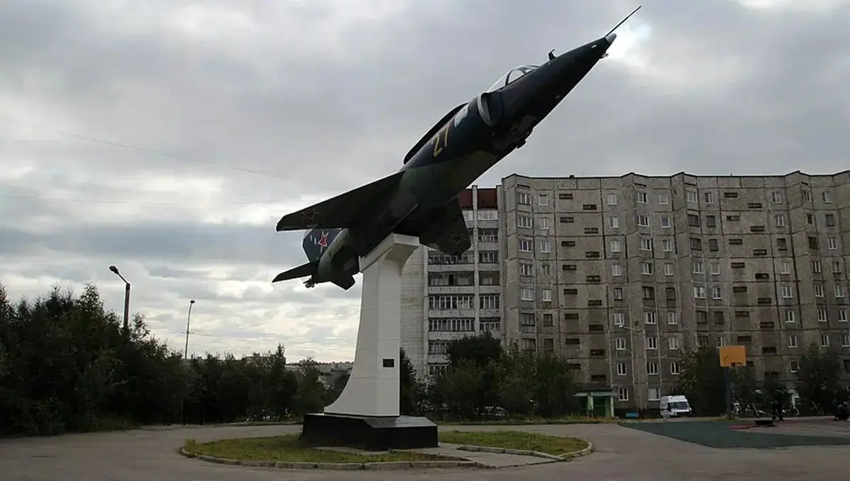 یاک-۳۸؛ بازمانده جنگ سرد که به یک بنای یادبود بدل شد