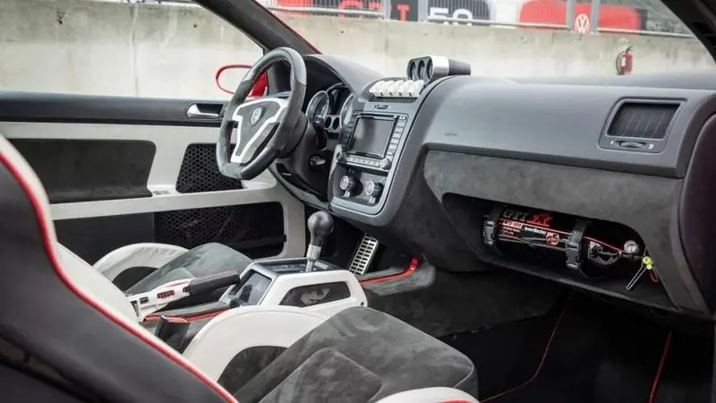 فولکس‌واگن گلف W12-650