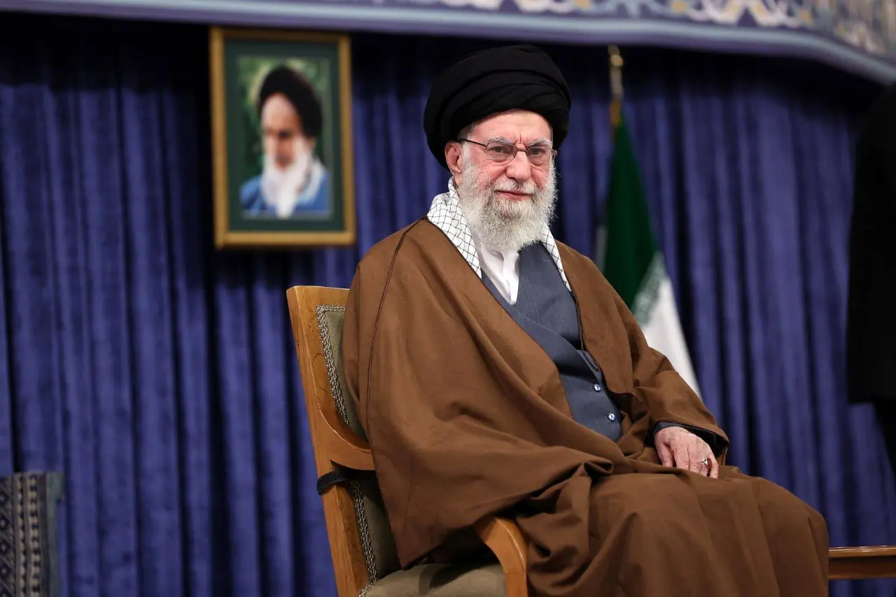 رهبر انقلاب خطاب به رئیس جمهور آمریکا: اصلاً شما چه کاره هستی؟!

