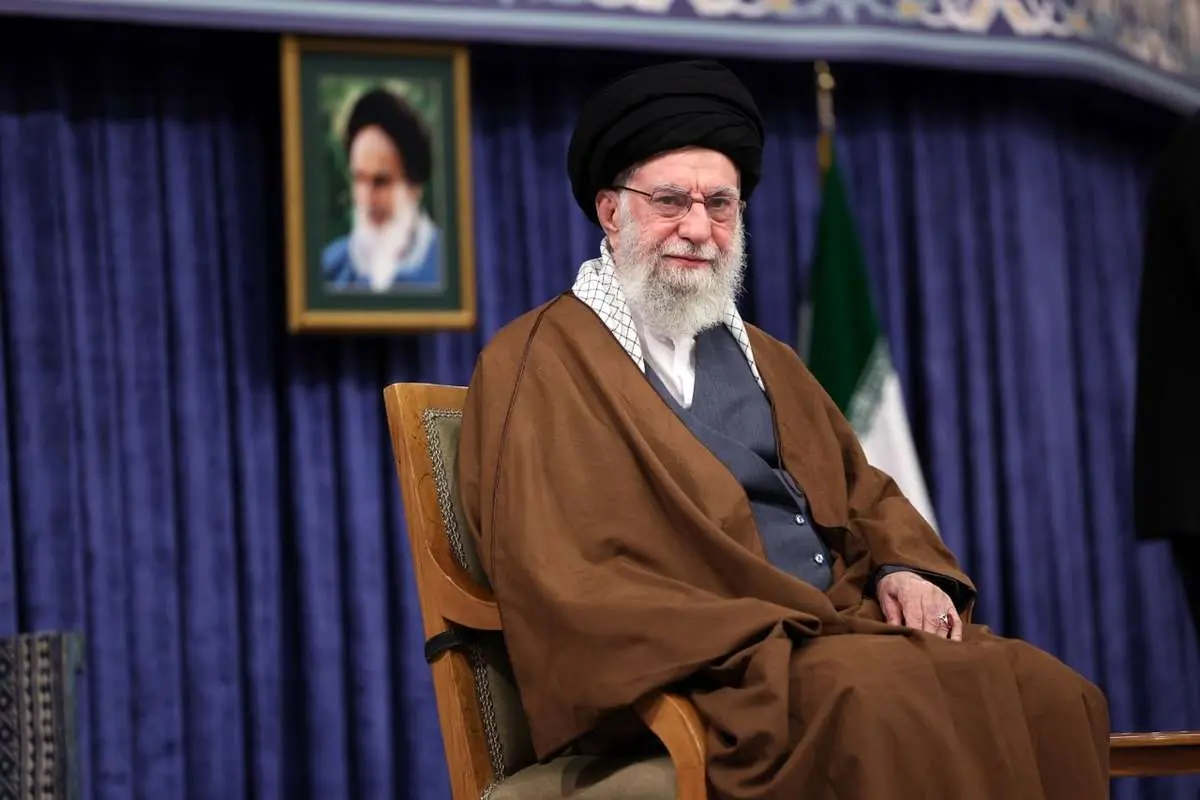 رهبر انقلاب خطاب به رئیس جمهور آمریکا: اصلاً شما چه کاره هستی؟!