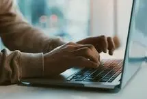 اساتید برای دسترسی به اینترنت در صف می‌ایستند

