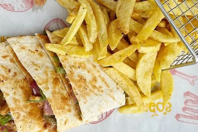 طرز تهیه یک غذای مکزیکی متفاوت؛ کسادیا مرغ