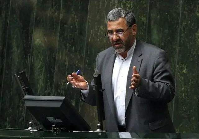 کاتب: مجلس دوازدهم بخشی از مطالبات اصلی ملت را به فراموشی سپرده است