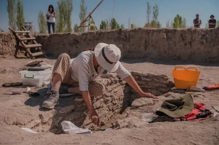 زنان در سکونتگاهی ۹۰۰۰ساله
