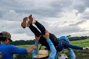 پرتاب دختر ۲۱ ساله به آغوش مرگ