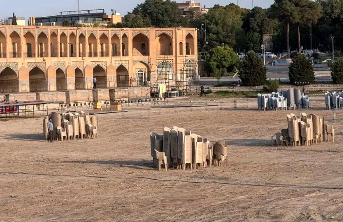 عادی‌سازی فاجعه‌بار خشک کردن رودخانه‌قم و زاینده‌رود؛ از ساخت پاساژ تا برگزاری کنسرت