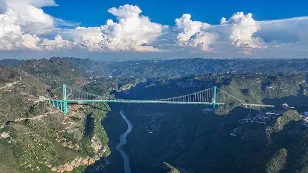 ببینید؛ لحظه ریزش یک پل در چین