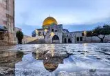فوتبال کودکان زیر باران در صحن مسجدالاقصی