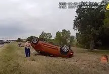 ببینید؛ لحظات نفس‌گیر نجات یک نوزاد از خودروی واژگون شده