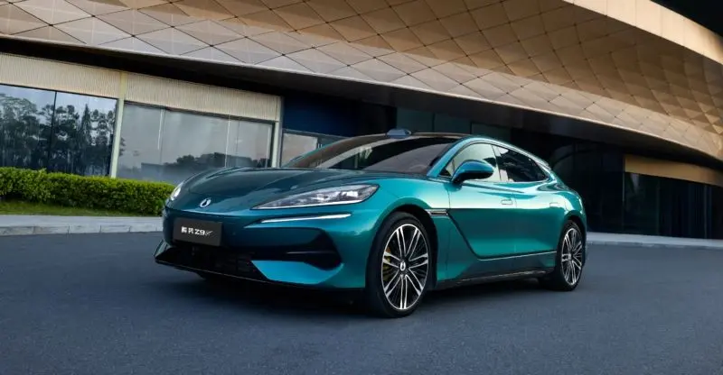 رونمایی BYD از هیولای برقی ۱,۱۴۰ اسب‌بخاری Denza Z9 GT 