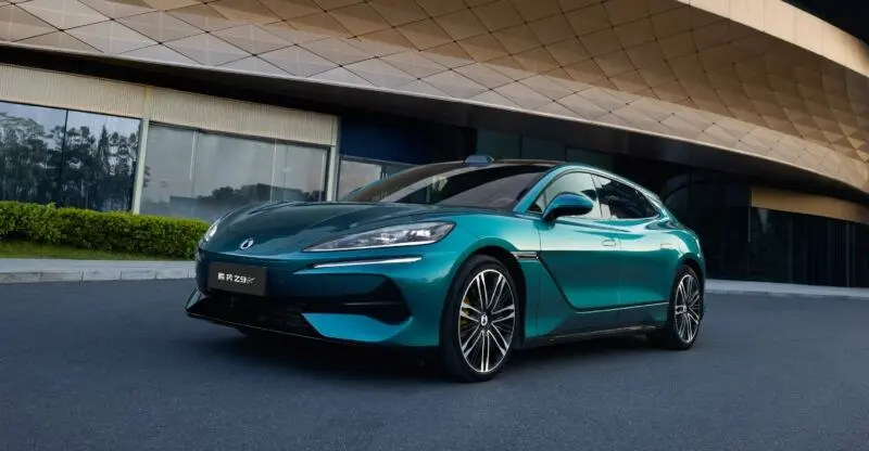 رونمایی BYD از هیولای برقی ۱,۱۴۰ اسب‌بخاری Denza Z9 GT 