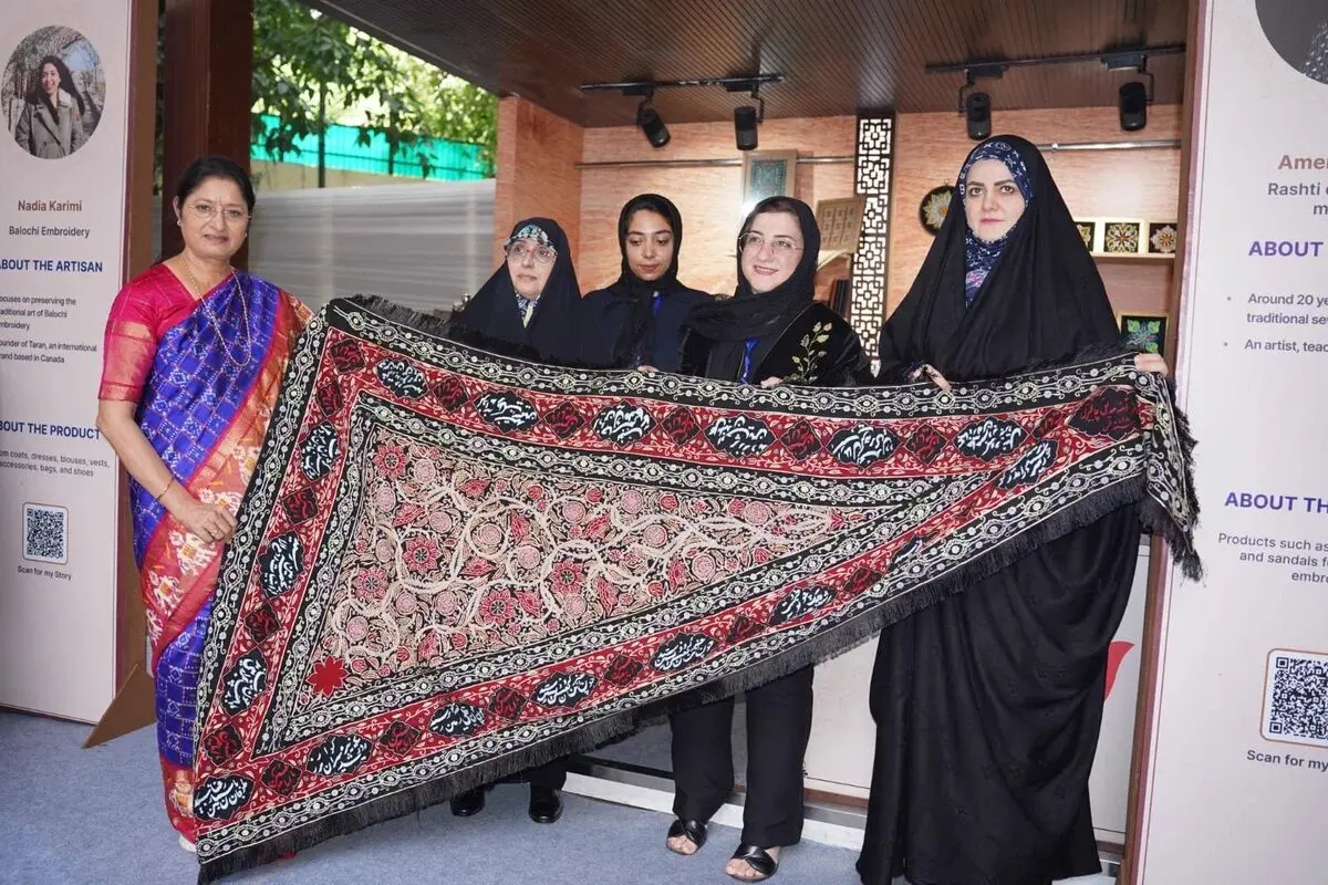 بازدید زهرا پزشکیان از بازار صنایع‌دستی بریکس در دهلی‌نو 