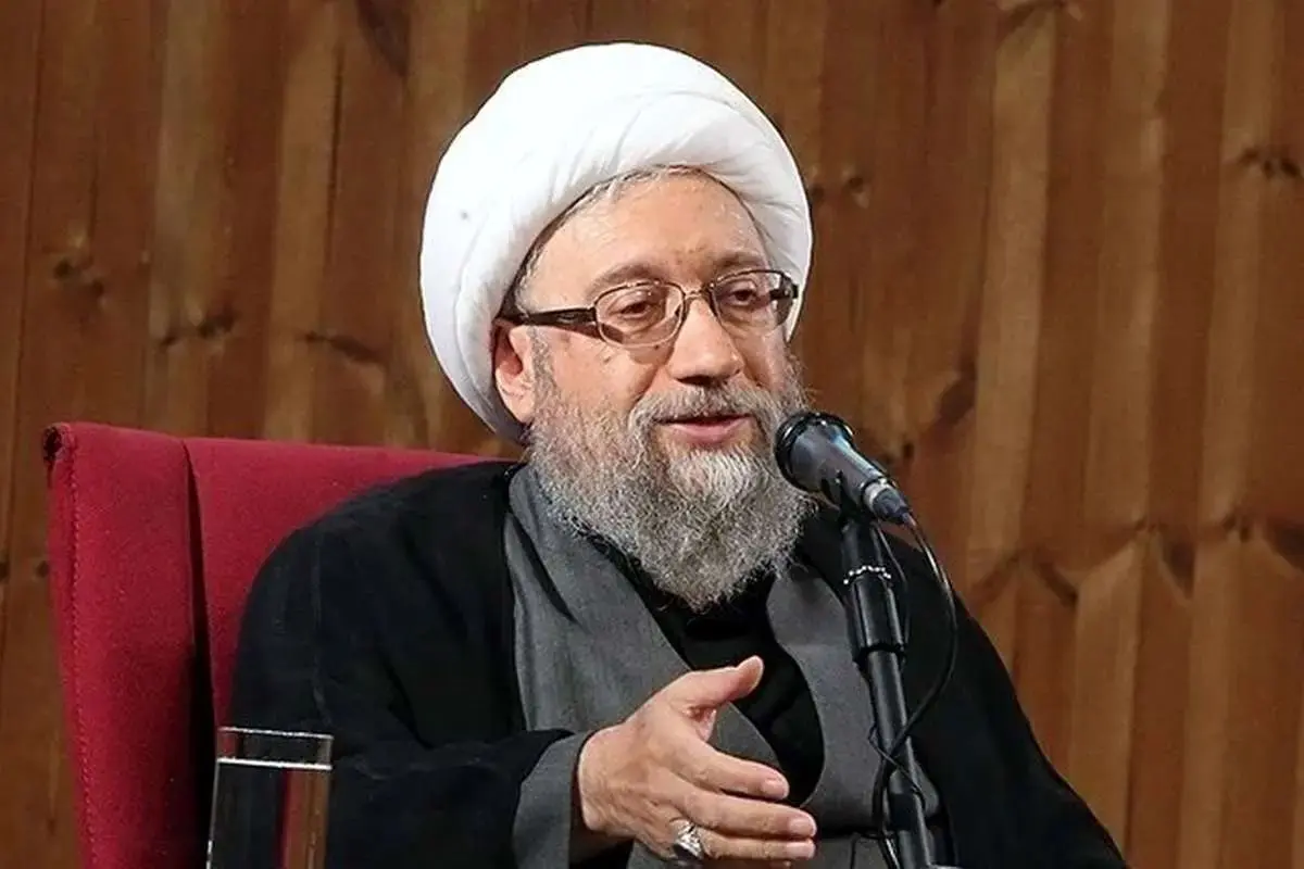 آملی لاریجانی: هیچ‌کس حق عقب‌نشینی از خطوط قرمز نظام را ندارد