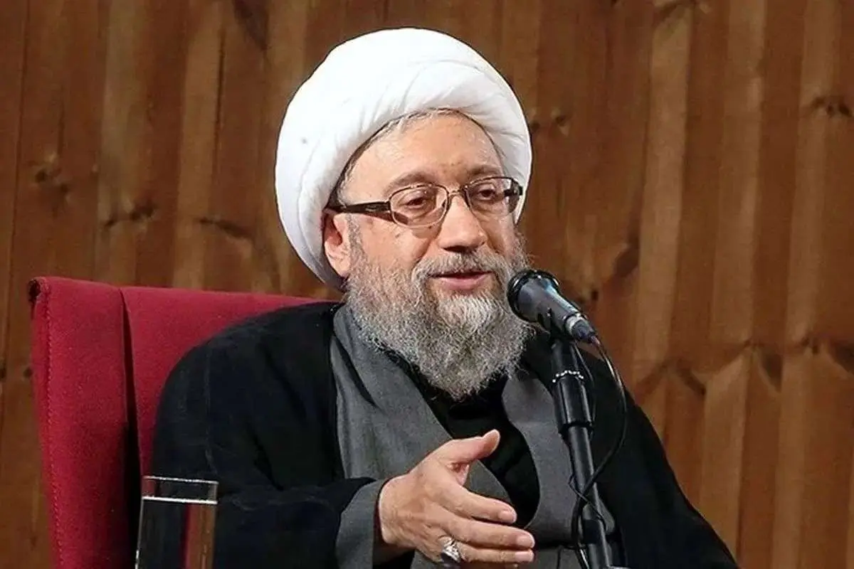 آملی لاریجانی: هیچکس حق عقبنشینی از خطوط قرمز نظام را ندارد