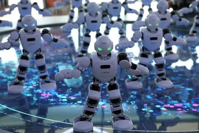 ببینید؛ چین اولین تحویل ربات‌های انسان‌نما را آغاز کرد
