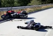 سرنگون شدن موتورسوار هنگام بکسل خودرو توسط کامیون 